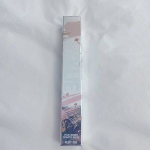 Kylie Cosmetics large powder brush #1